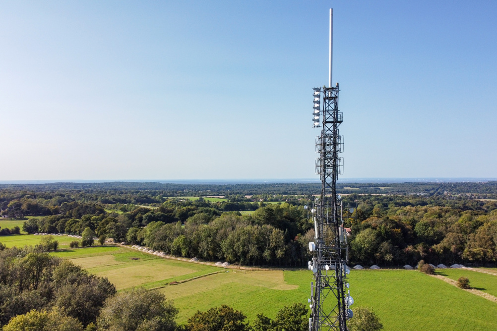 Comms Business - Vodafone turns 250th 4G mast live